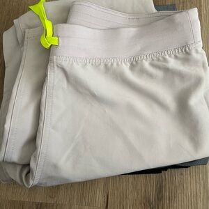 FIGS BASIC LIVINGSTON SCRUB PANTS “like a clay grey” Size L like new!